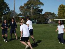 スポーツデイの女子サッカー風景